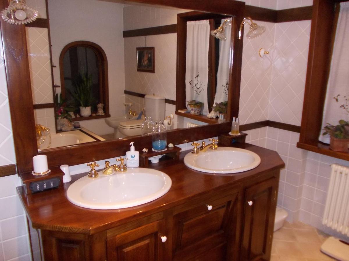 Les Hirondelles Bed & Breakfast Fenis Exterior foto