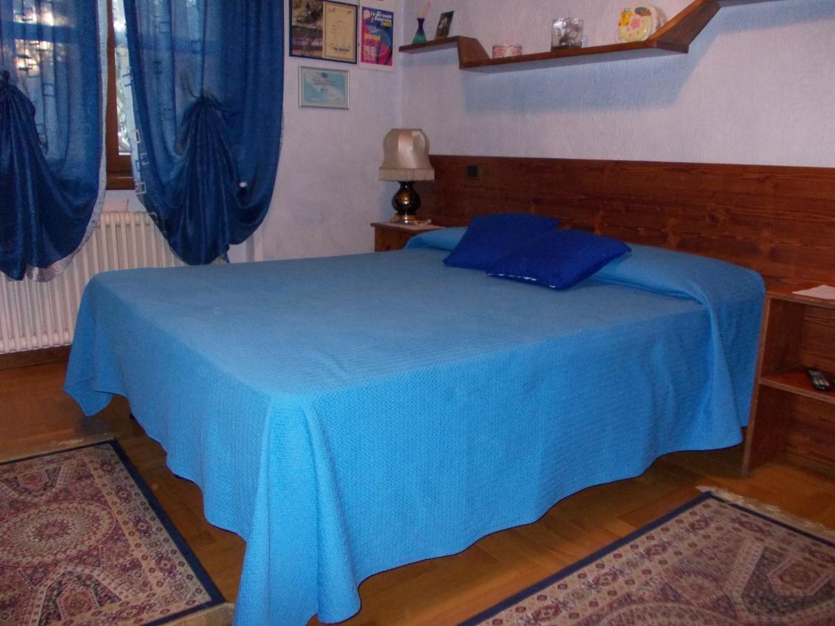 Les Hirondelles Bed & Breakfast Fenis Exterior foto