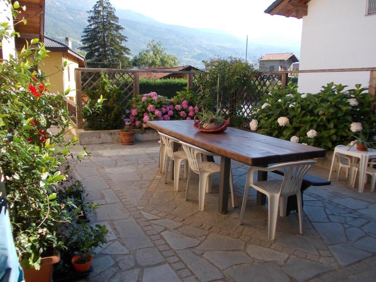 Les Hirondelles Bed & Breakfast Fenis Exterior foto