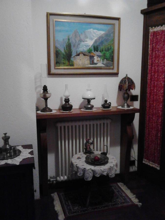 Les Hirondelles Bed & Breakfast Fenis Exterior foto